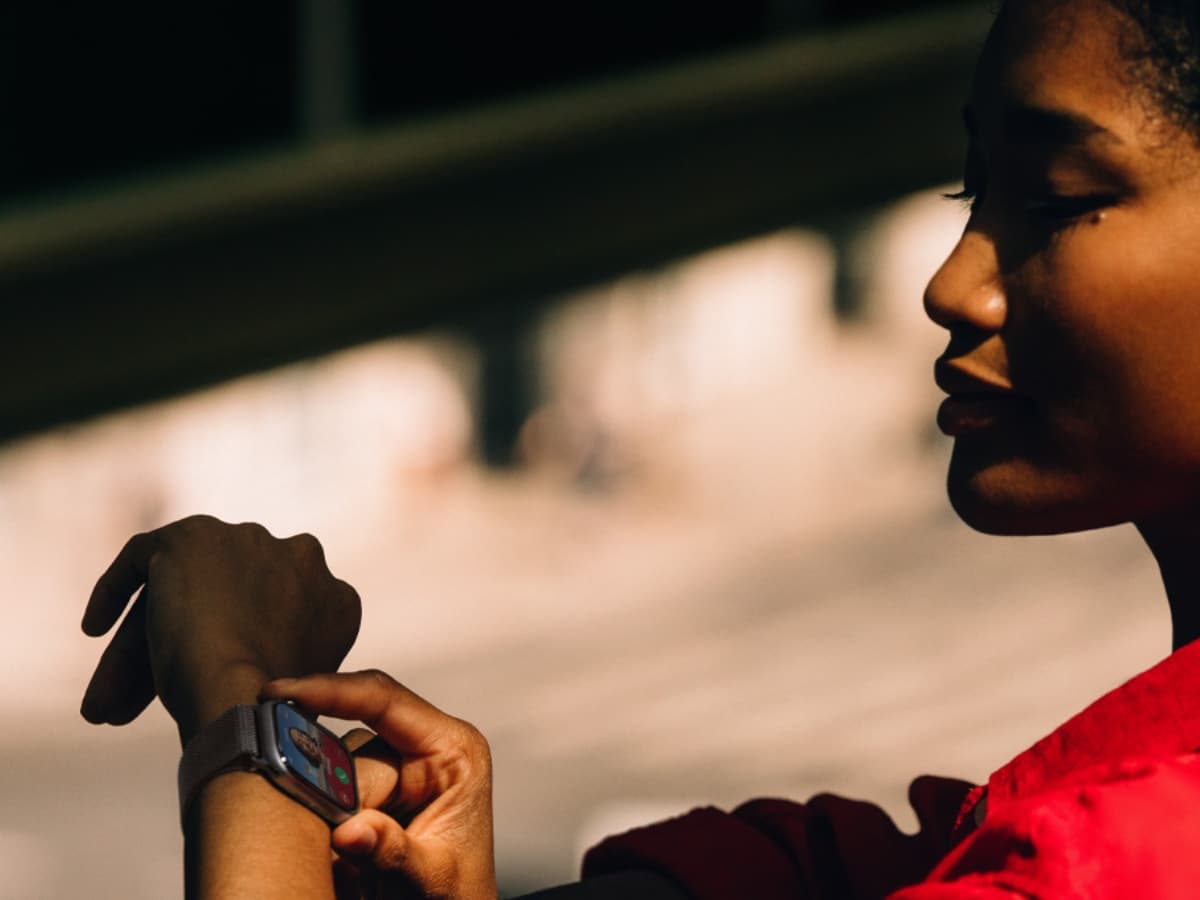 Apple’s Screenless Wearable Bet Could Rewrite the Smartwatch Rules