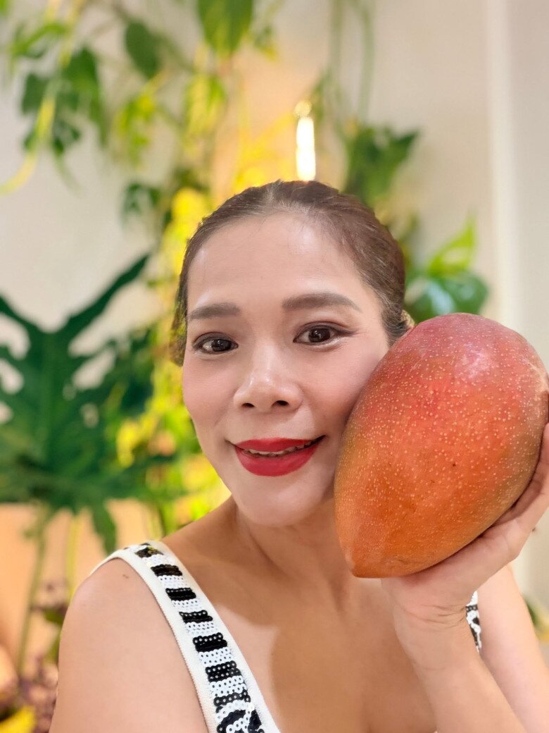 Từ sân khấu đến vườn cây: chân dung nữ ca sĩ nông dân độc đáo