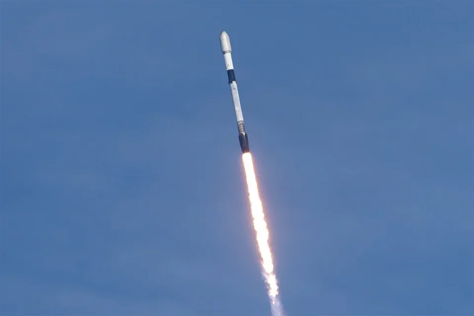 Tỷ phú Phạm Nhật Vượng ký hợp đồng với SpaceX: Vệ tinh Việt Nam sắp bay vào quỹ đạo