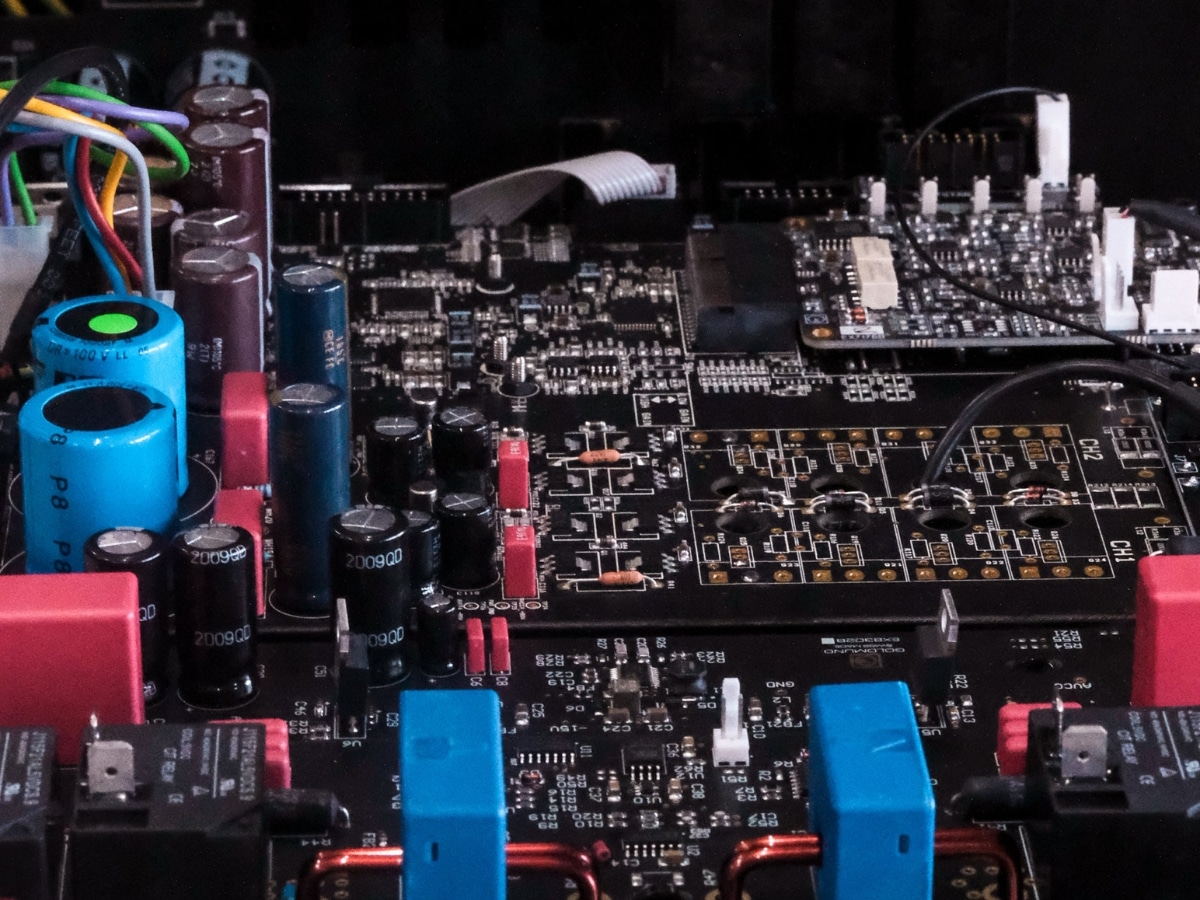 The $700,000 Amplifier: Inside Goldmund’s TELOS 9800