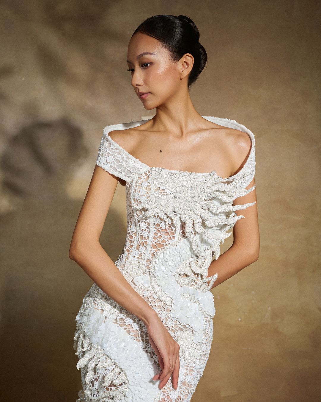 Từ gốm Linh Phước đến gấm tơ tằm: Di sản thủ công bước vào haute couture