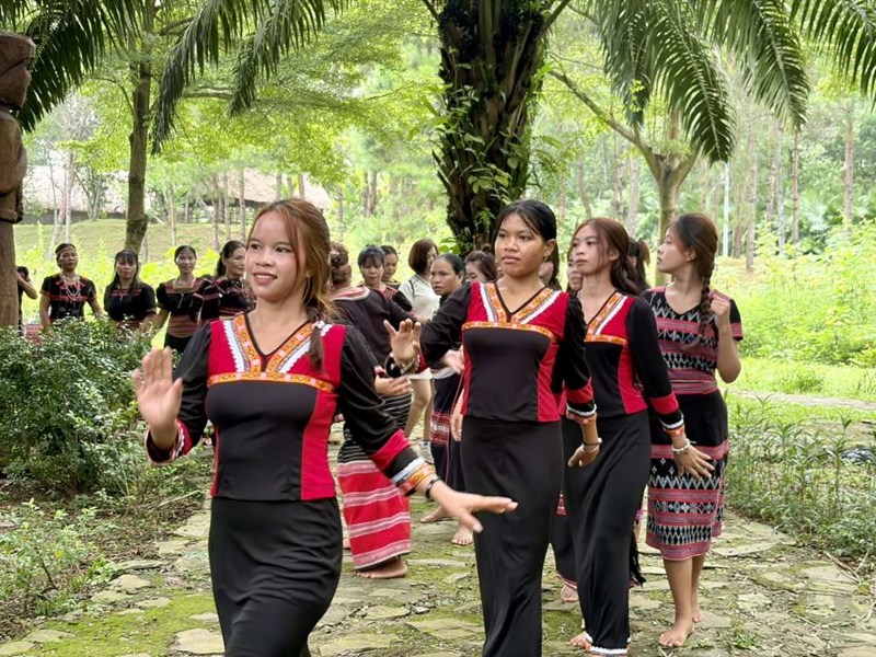 Lễ mừng cơm mới và hành trình du lịch di sản văn hóa tiết kiệm