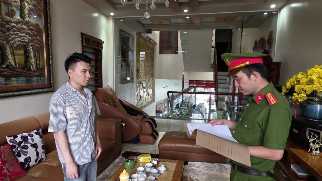 Làn sóng đánh sập mạng lưới hàng giả thời trang xa xỉ