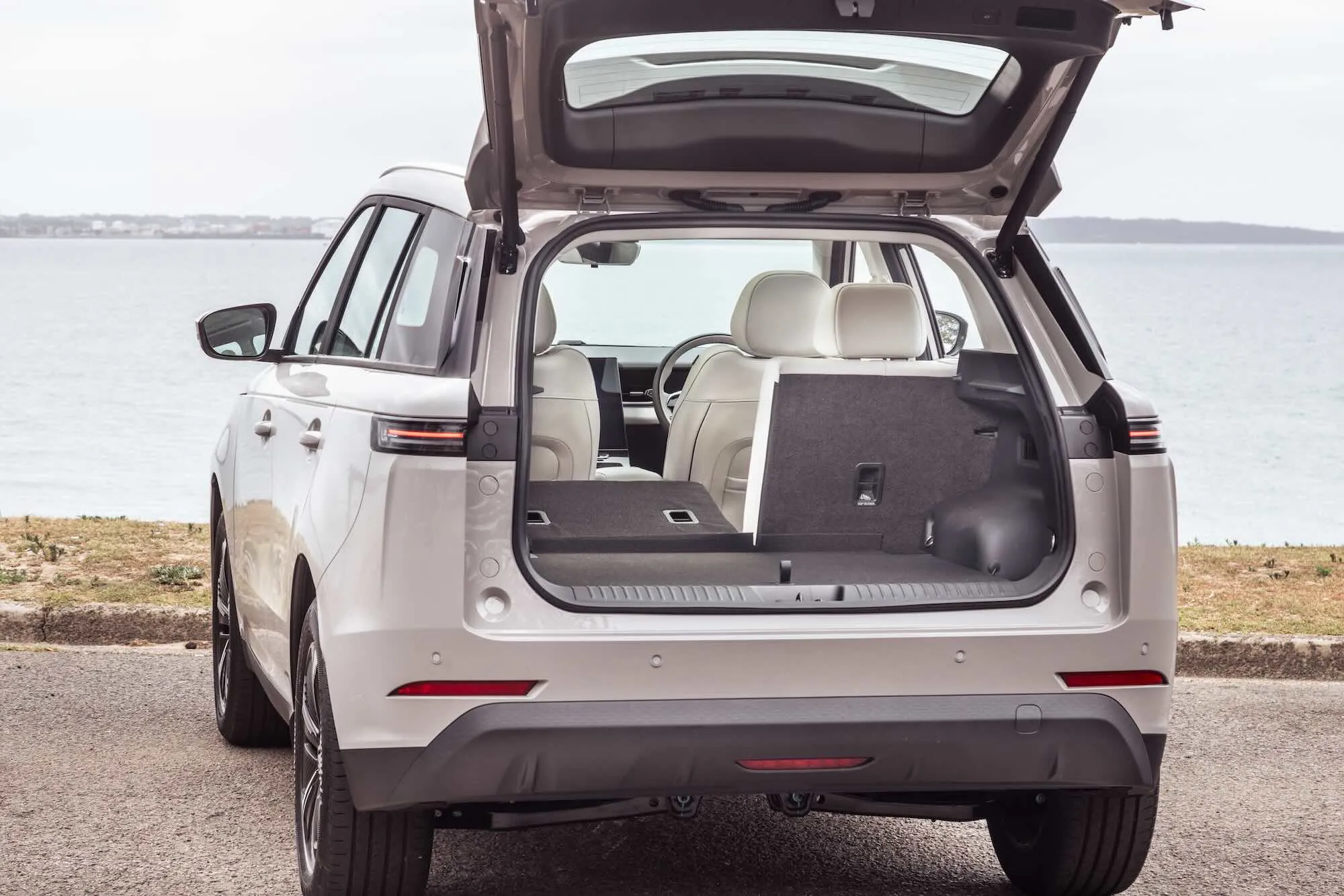 Jaecoo J5 vs Xpeng G6: Best Budget Electric SUV Under $40k?
