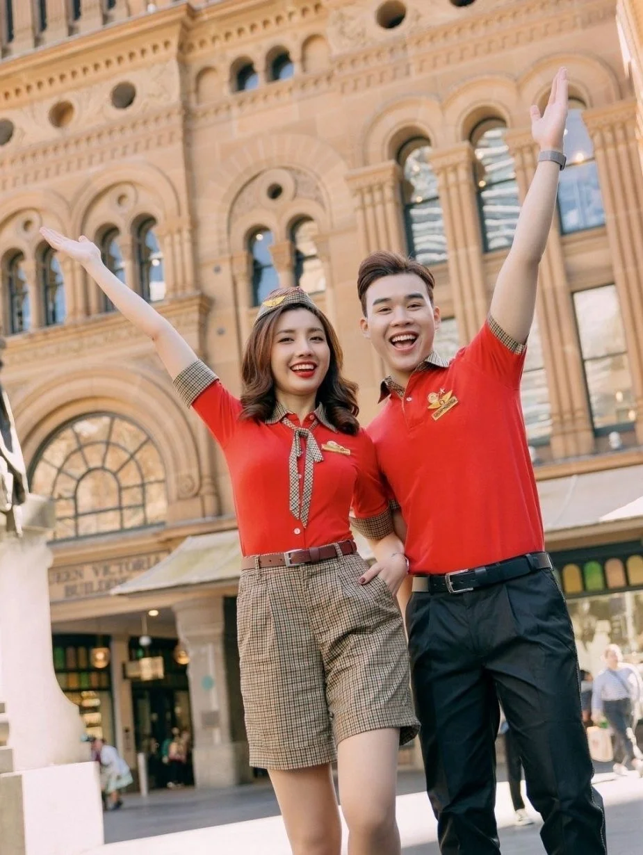 Đồng phục tiếp viên Vietjet đẹp nhất toàn cầu: sắc đỏ thành biểu tượng trên bầu trời