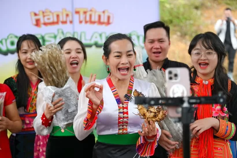 Gốm sứ OCOP chinh phục thị trường trực tuyến