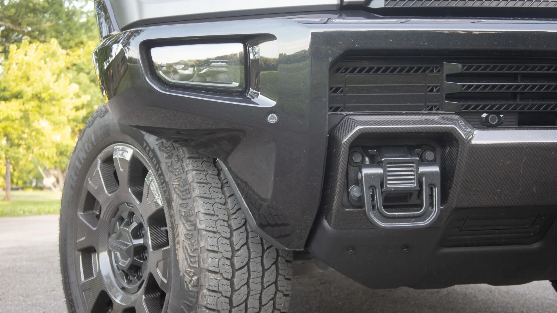 Lucid Gravity vs Hummer EV: Luxury EV SUVs With Very Different Attitudes
