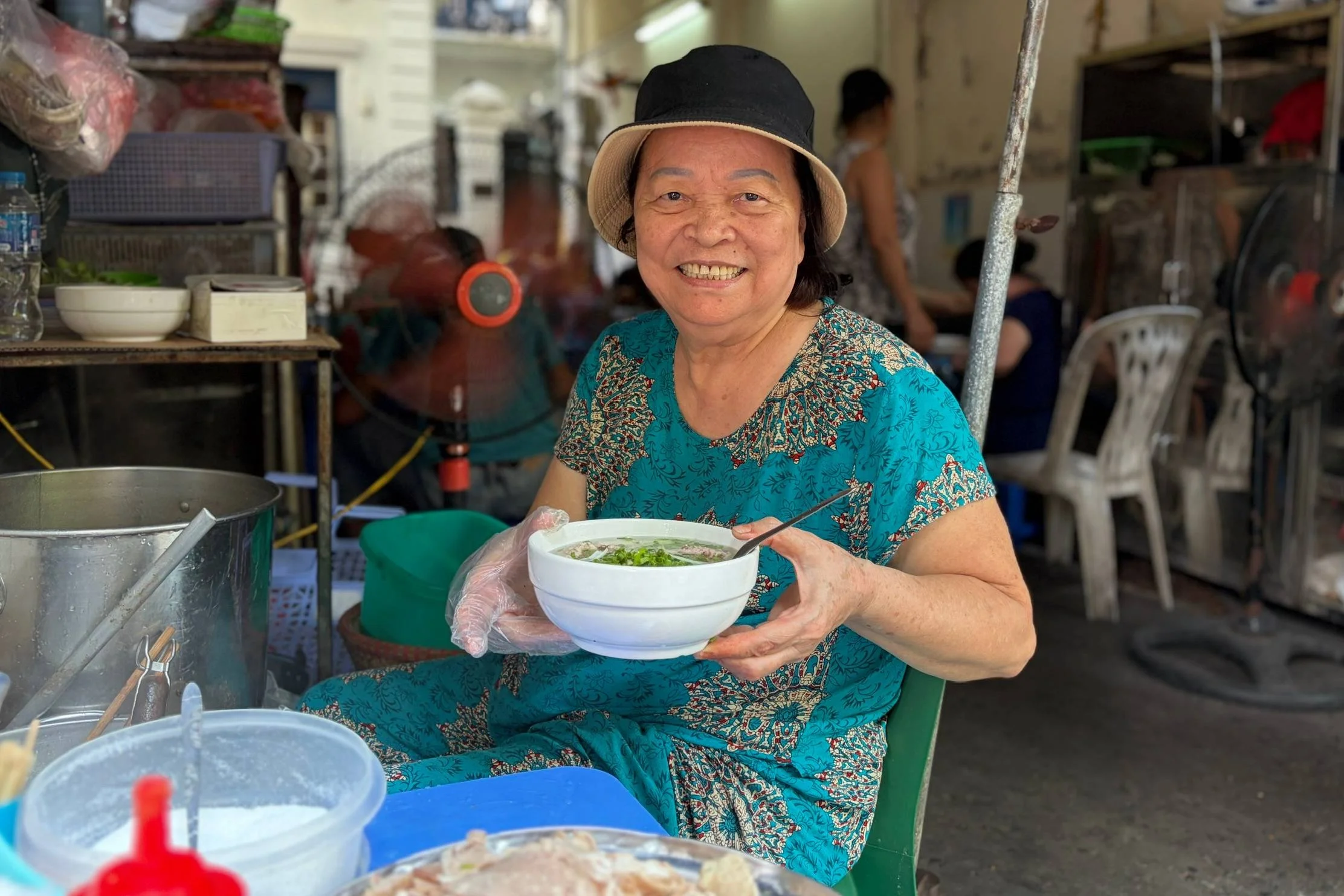 Phở 25.000 đồng giữa bão giá và bài toán giữ giá của ẩm thực bình dân