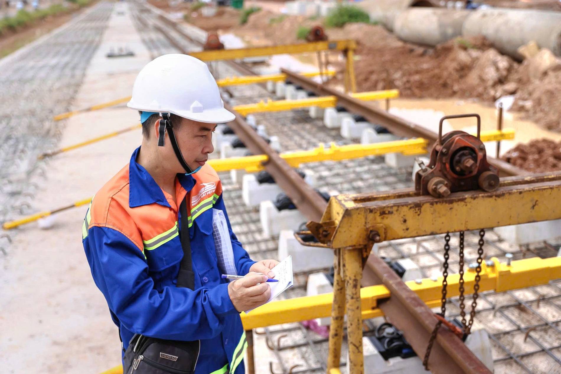 Tuyến LRT Phú Quốc bước vào lắp ray: chạy đua tiến độ, giữ mục tiêu giao thông xanh