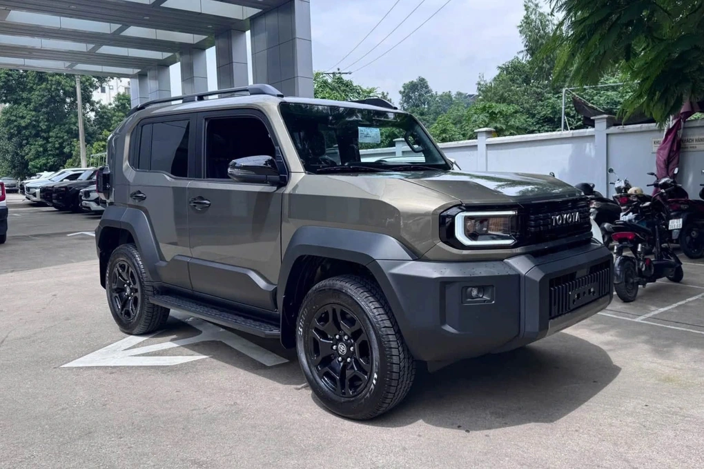 Toyota Land Cruiser FJ: đắt gấp đôi Jimny vẫn cháy hàng