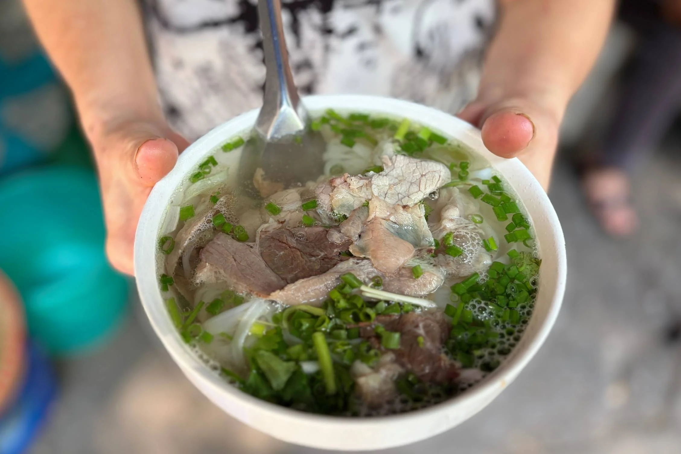 Phở 25.000 đồng giữa bão giá và bài toán giữ giá của ẩm thực bình dân