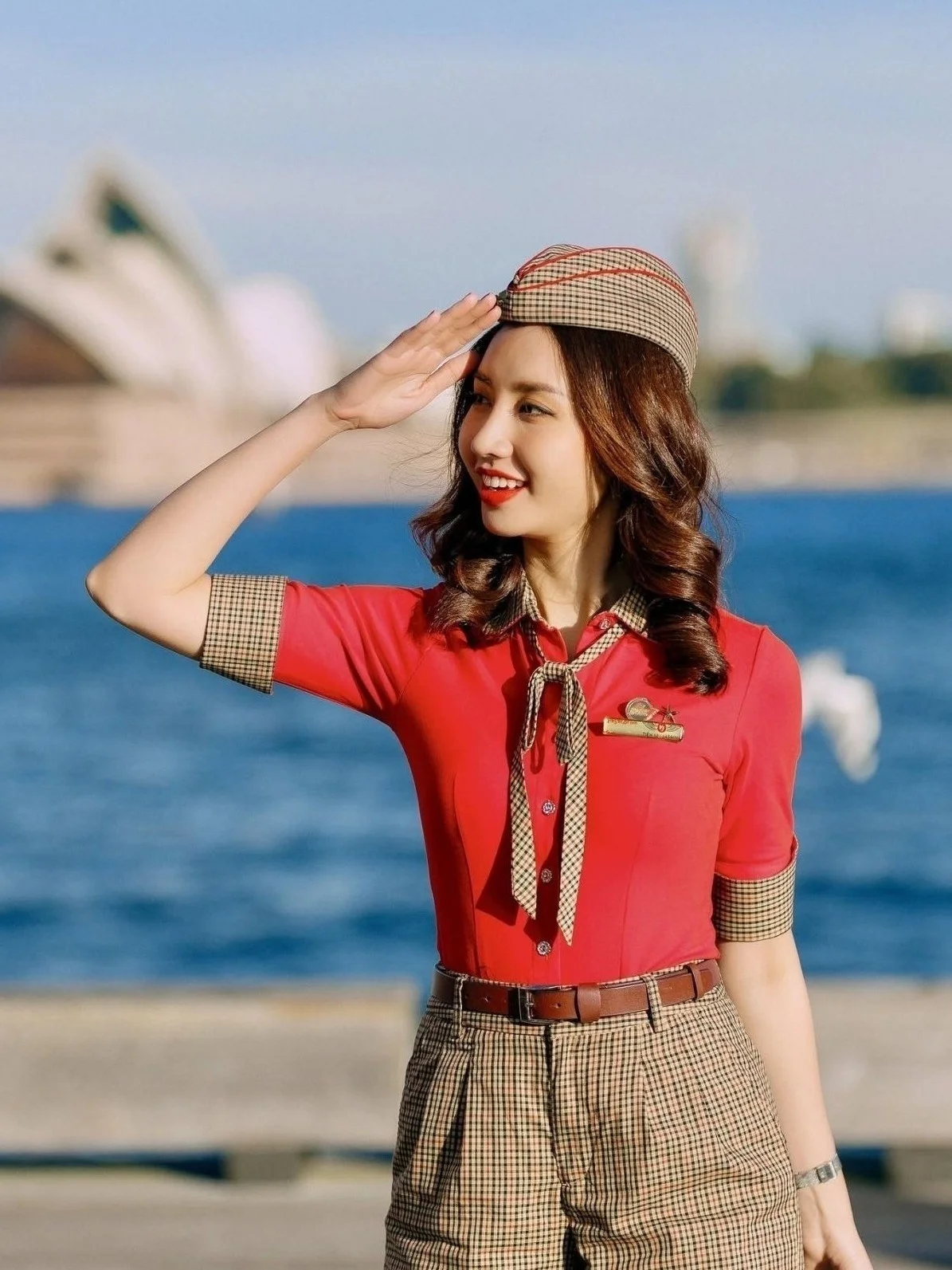 Đồng phục tiếp viên Vietjet đẹp nhất toàn cầu: sắc đỏ thành biểu tượng trên bầu trời