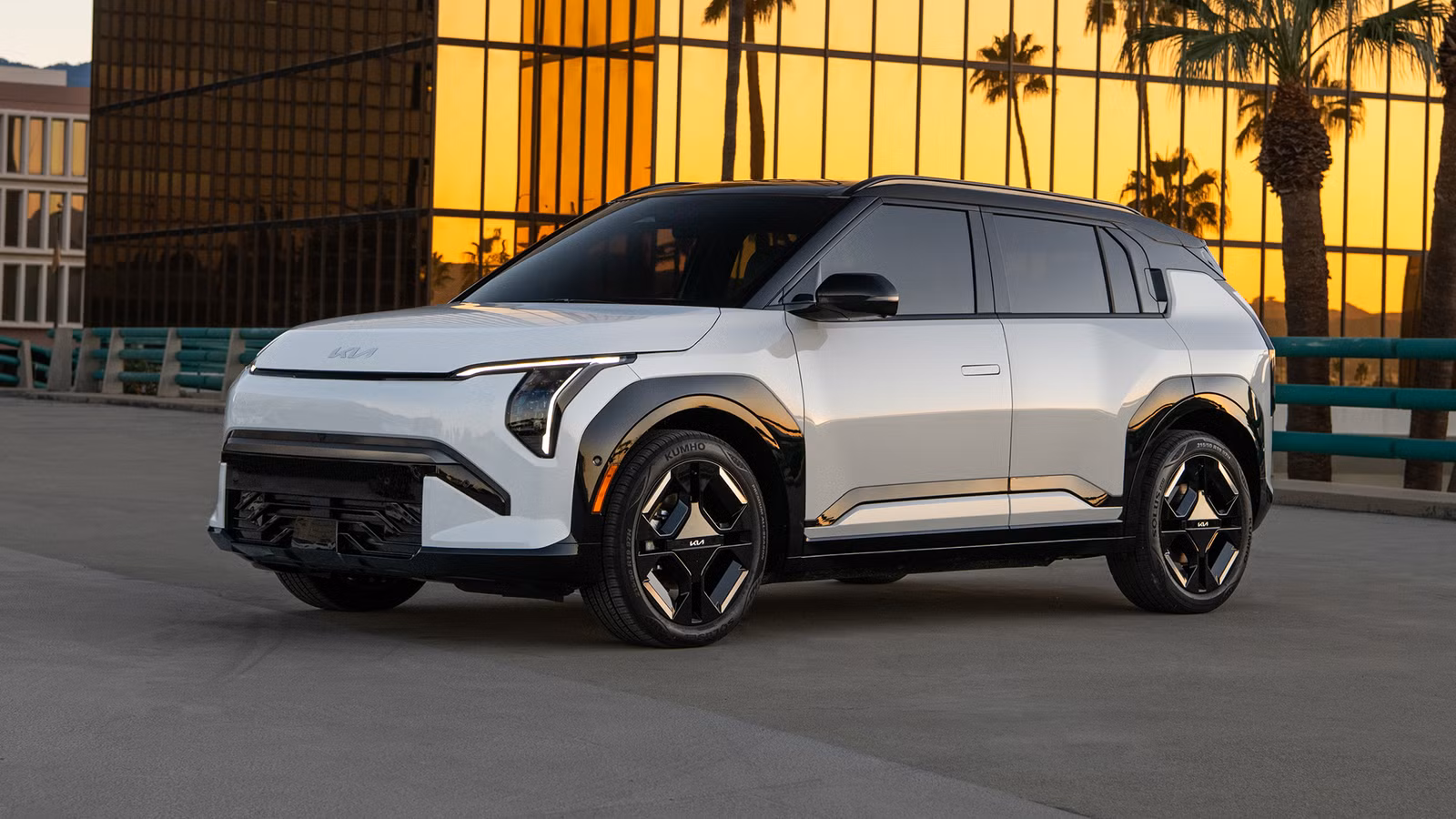 Kia EV3 Breaks the Price Barrier With 321-Mile Range