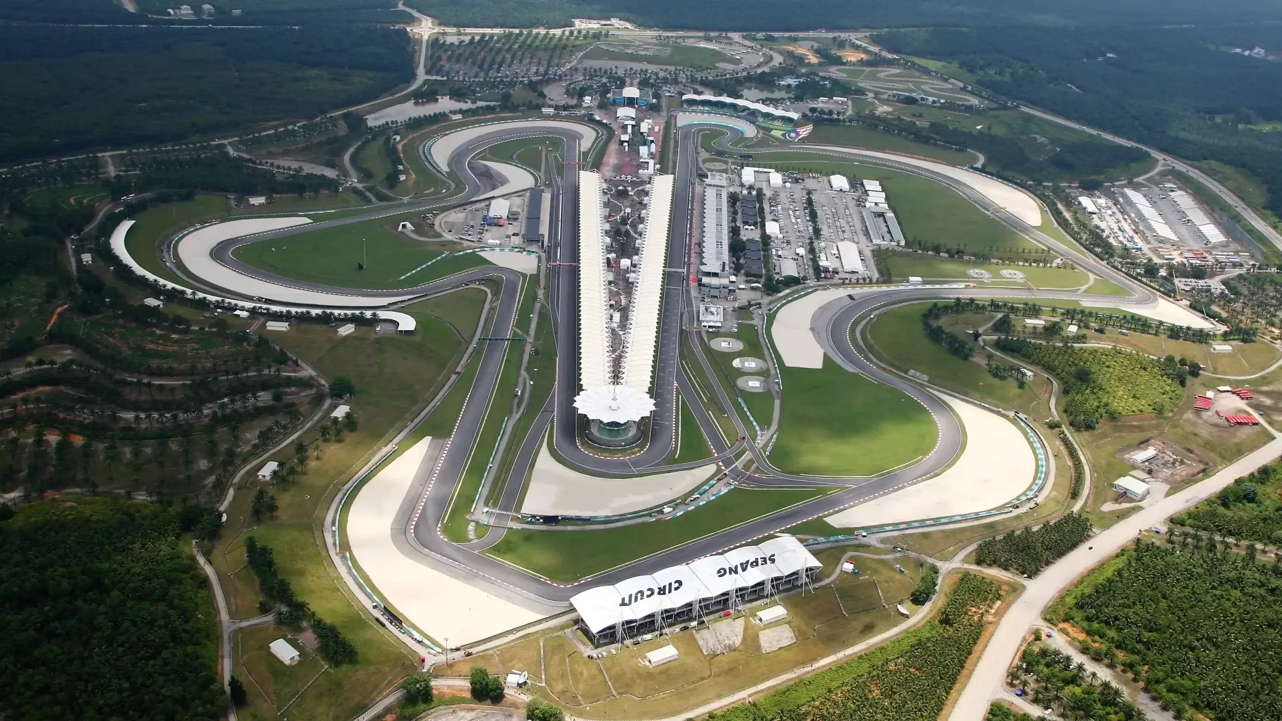 F1 Race Weekend on a Budget: Tickets, Food Hacks and Stays
