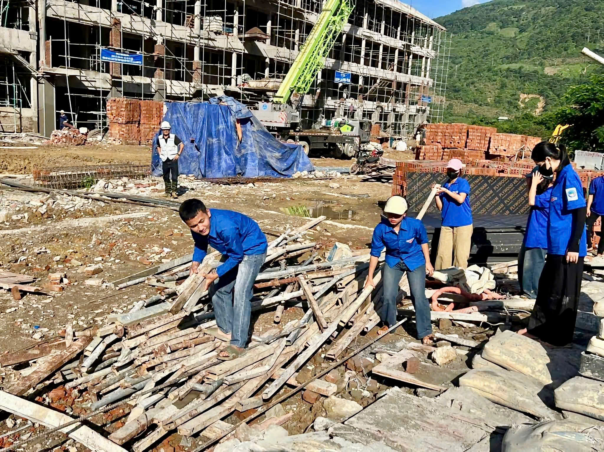 Cuộc chạy đua hoàn thành trường nội trú vùng biên trước khai giảng
