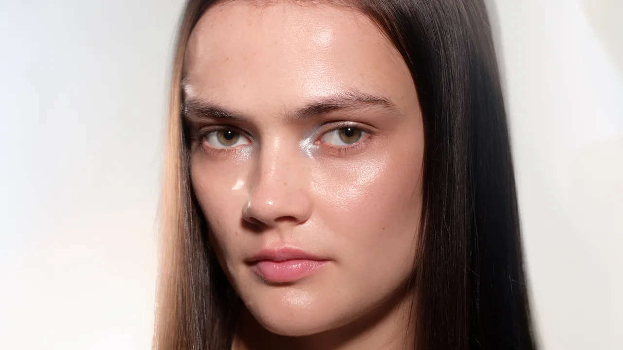 Why Your Hair Drinks Water But Won’t Hold It: High Porosity Explained