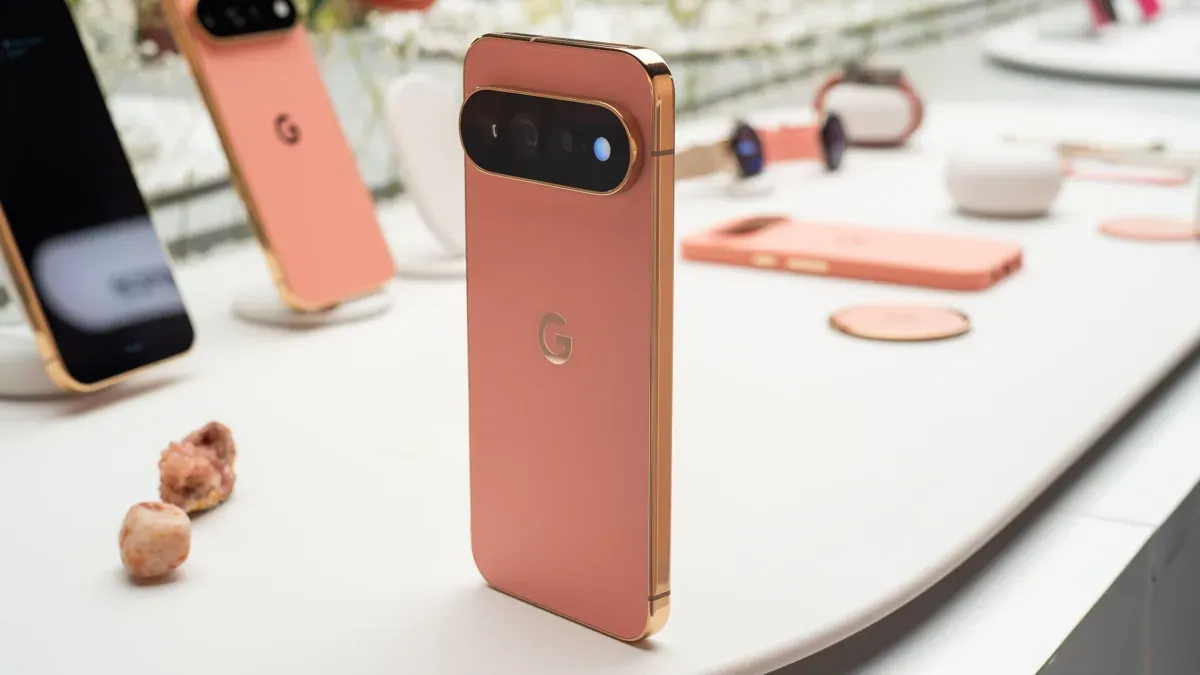 Pixel 11 Pro HiLight vs iPhone & Samsung: A New Kind of Notification
