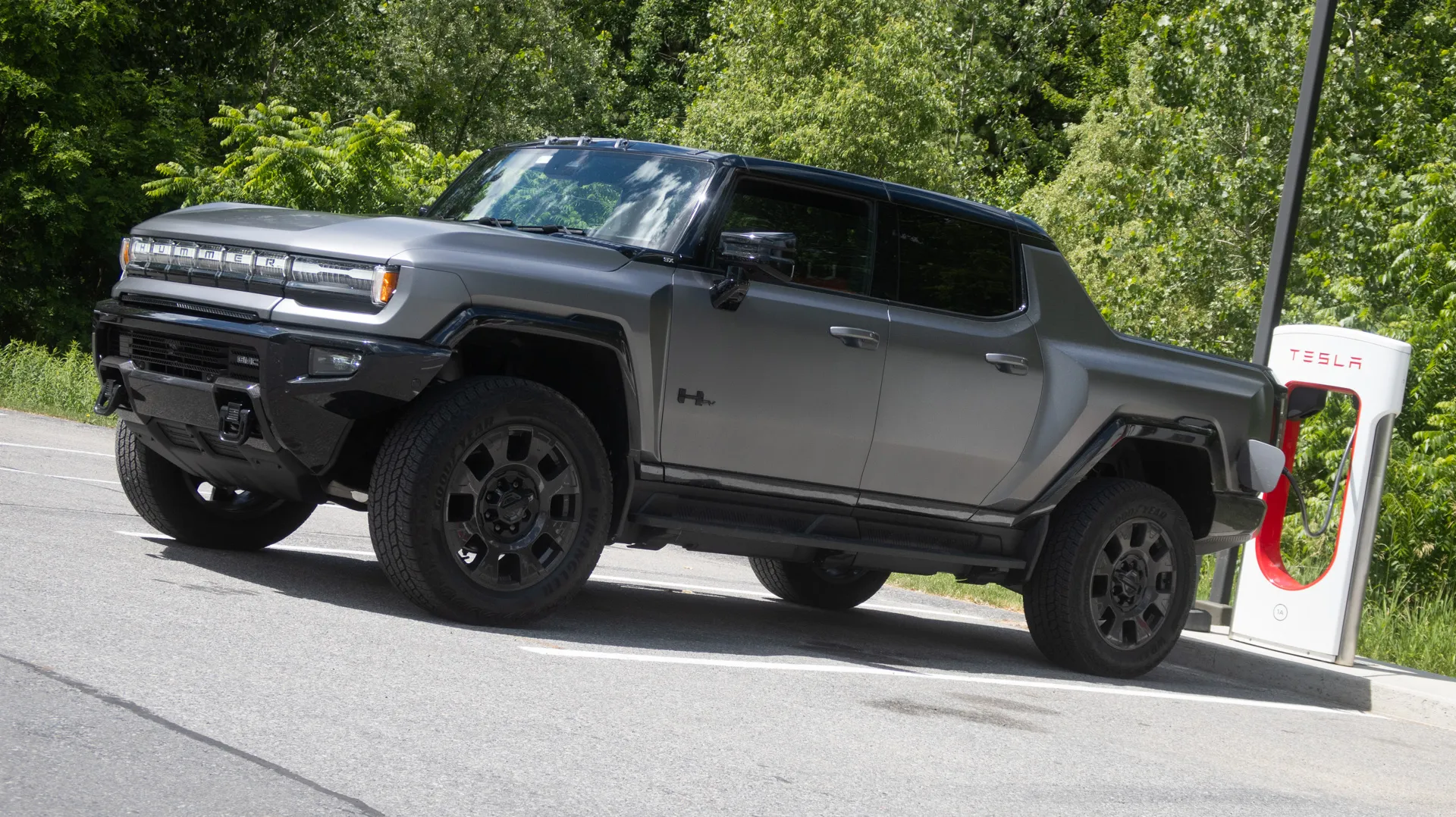 Lucid Gravity vs Hummer EV: Luxury EV SUVs With Very Different Attitudes