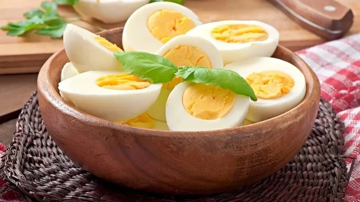 Trứng sau tuổi 60: Ăn thế nào để bổ mà không lo cholesterol