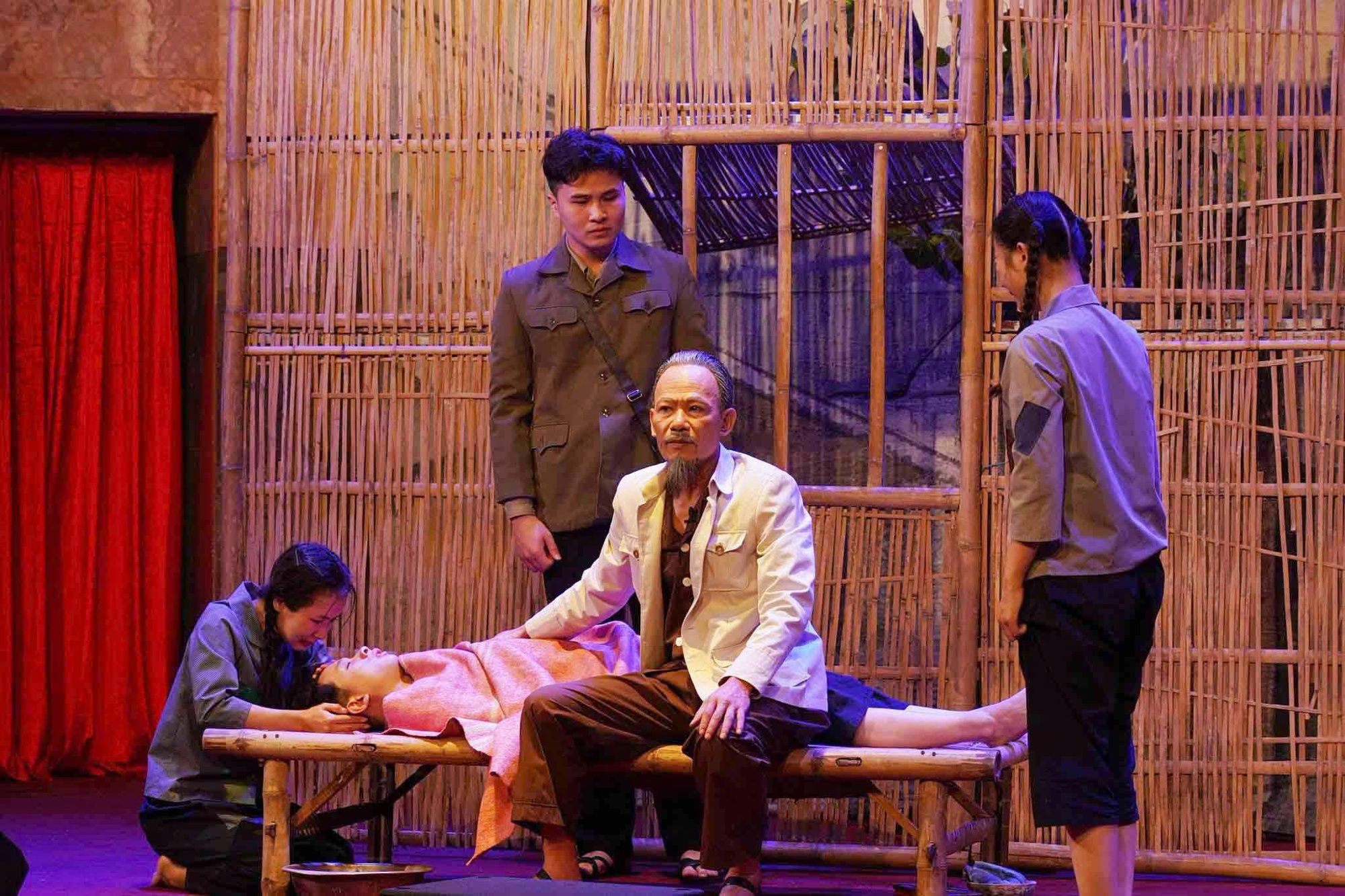 Nhà hát Kịch Việt Nam mang “Bác Hồ – Một tình yêu bao la” tới Thái Lan và Lào