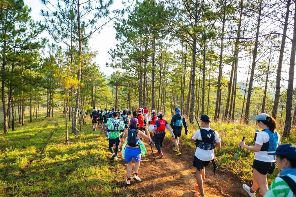Du khách quốc tế khám phá Việt Nam qua các giải marathon