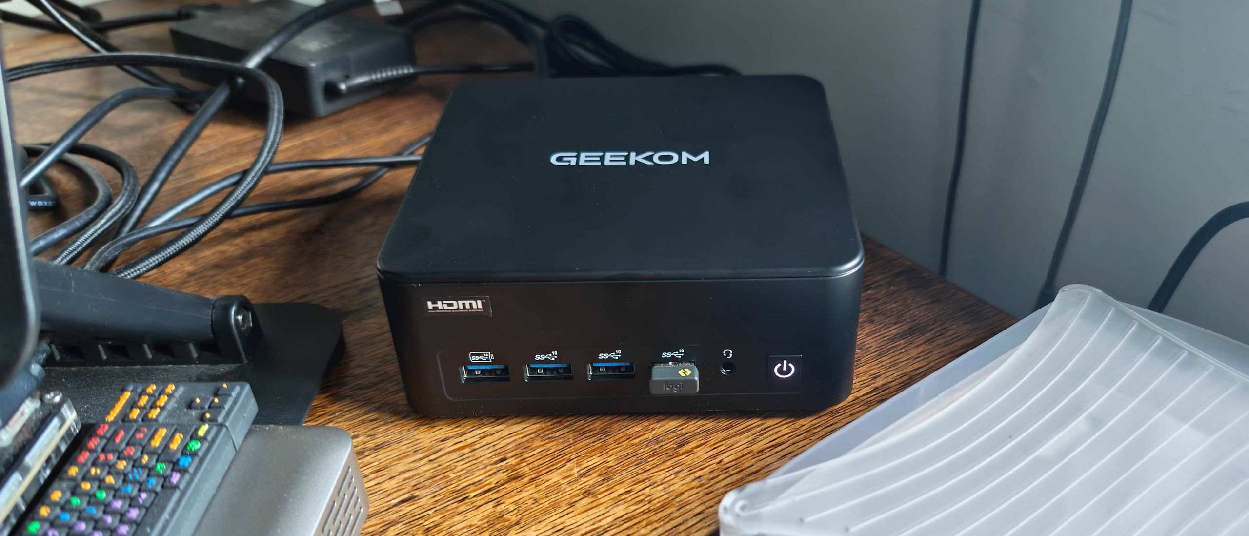 GEEKOM IT13 Max Review: Compact Ultra 9 Power with Aging Meteor Lake