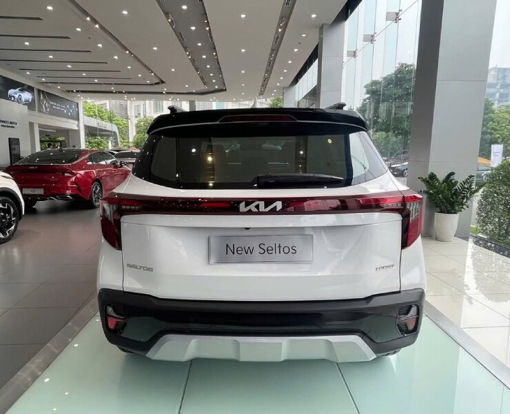 Kia Seltos giá từ 313 triệu: SUV hạng B rẻ nhất có đáng mua hơn Corolla Cross?