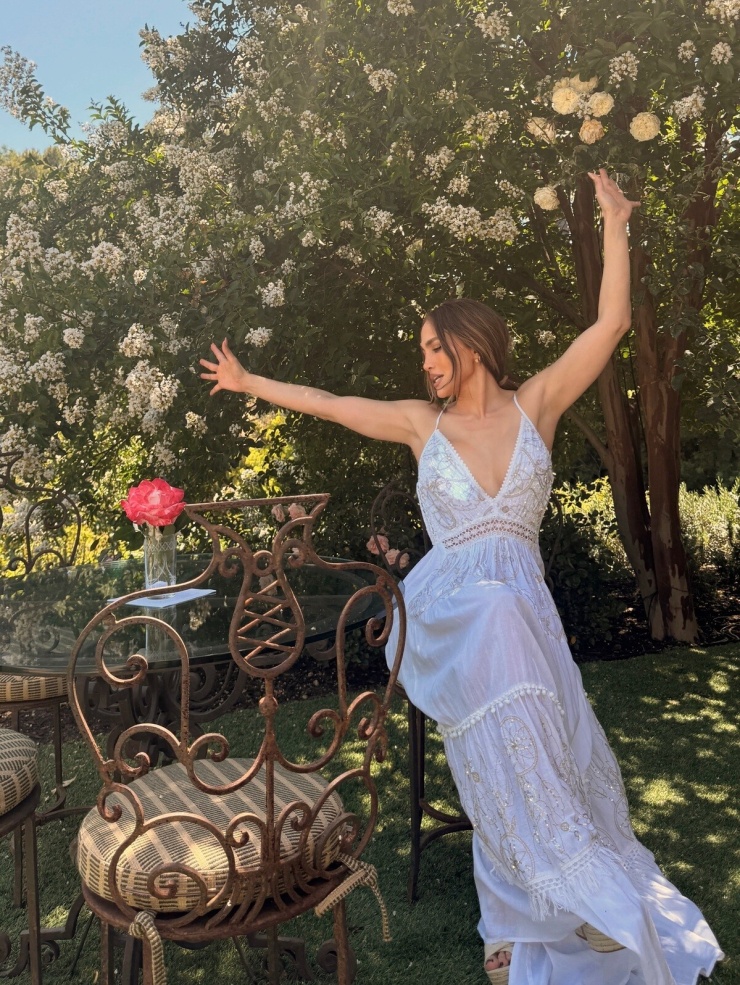 Jennifer Lopez và bản tuyên ngôn thời trang hè không tuổi