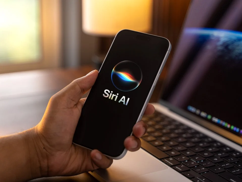 Apple mua quyền truy cập tin tức để nâng cấp Siri AI