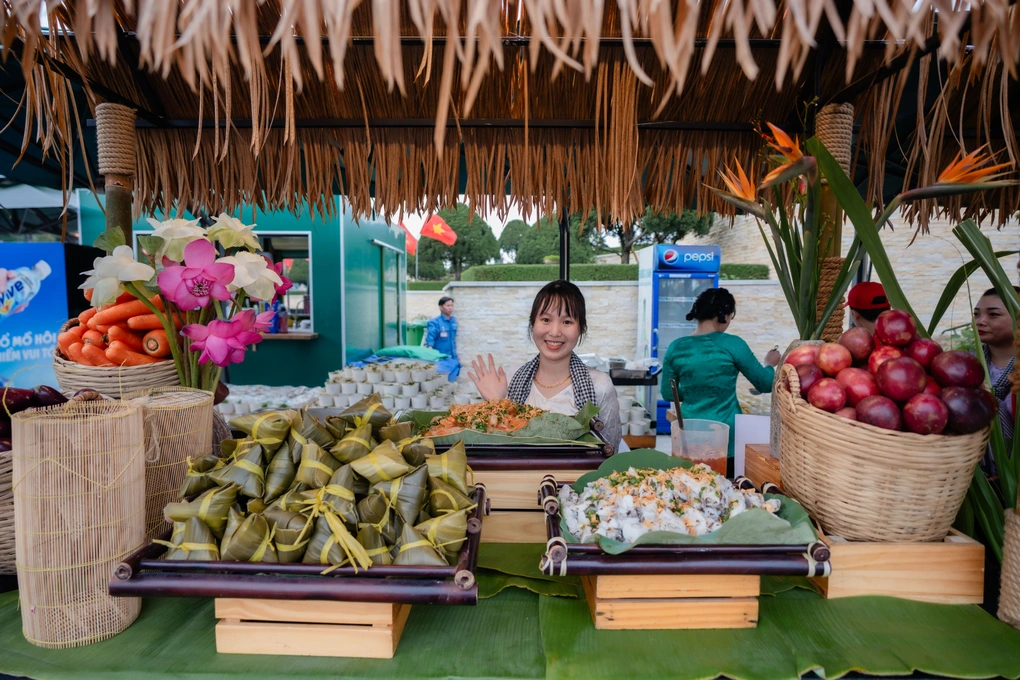 Triển lãm gốm nghệ thuật trên đỉnh Núi Bà Đen mùa Vu Lan