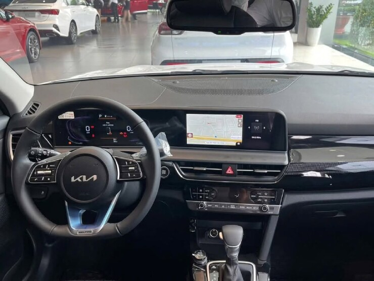 Kia Seltos giá từ 313 triệu: SUV hạng B rẻ nhất có đáng mua hơn Corolla Cross?