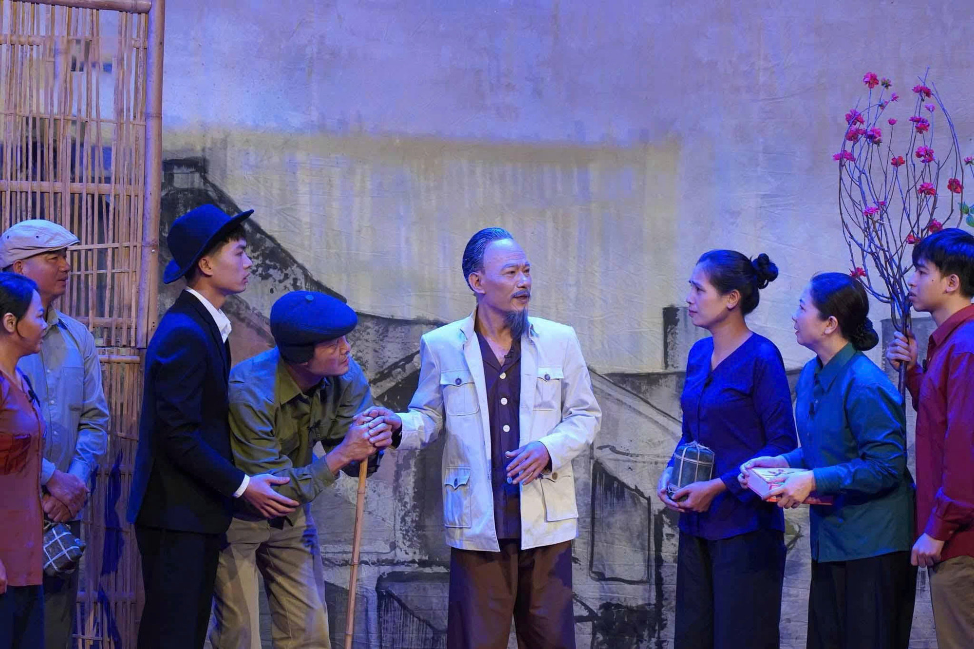 “Bác Hồ - Một tình yêu bao la”: nhịp cầu giao lưu văn hóa Việt - Thái - Lào