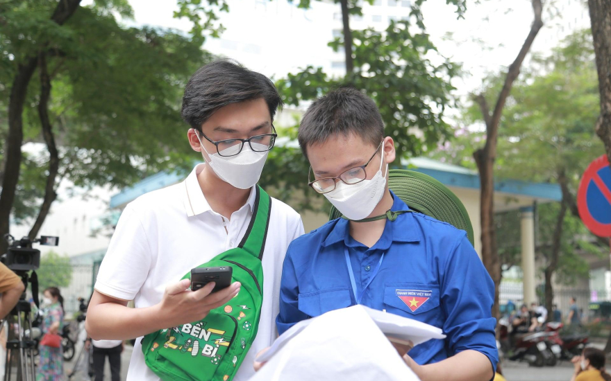 Điểm chuẩn đại học chạm trần: cuộc đua khốc liệt ở các ngành hot