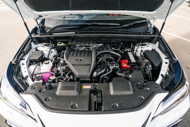 Lexus ES350e Plug-In Hybrid Sedan Review