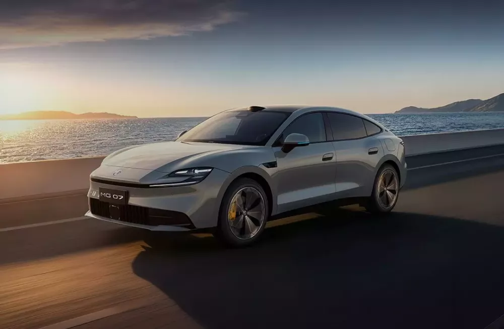 MG đa mũi tấn công với xe điện, hybrid và sedan hạng C