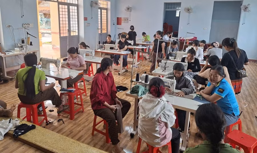 Học nghề buổi tối, thoát nghèo ban ngày ở vùng khó