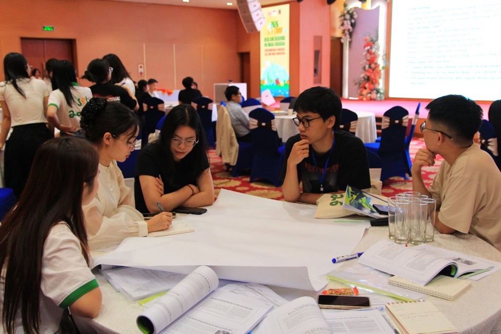Trường hè khoa học Việt Nam: Lò luyện tư duy và kết nối tri thức trẻ