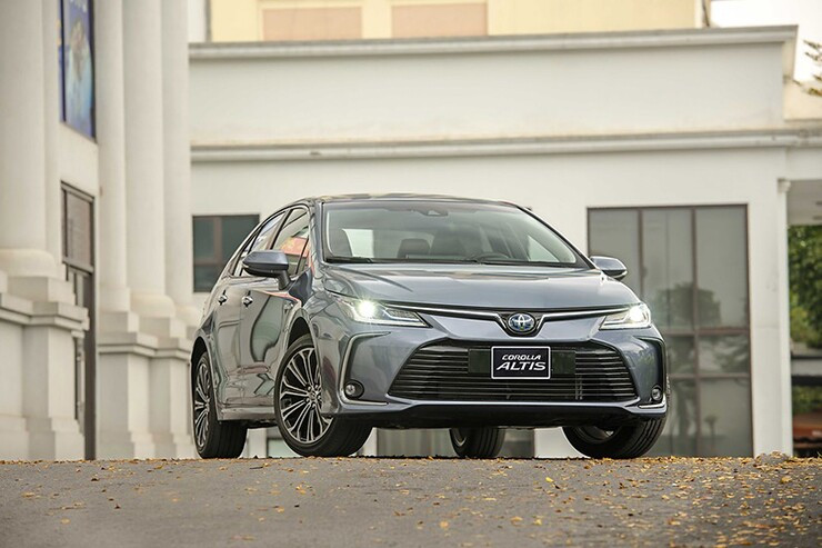 Toyota Corolla Altis: sedan hạng C Hybrid an toàn và tiết kiệm