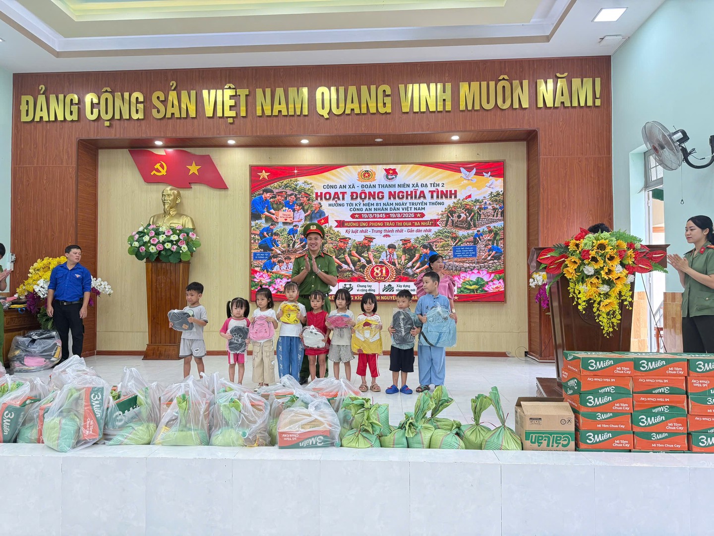 Các chương trình hỗ trợ học sinh khó khăn chuẩn bị năm học mới