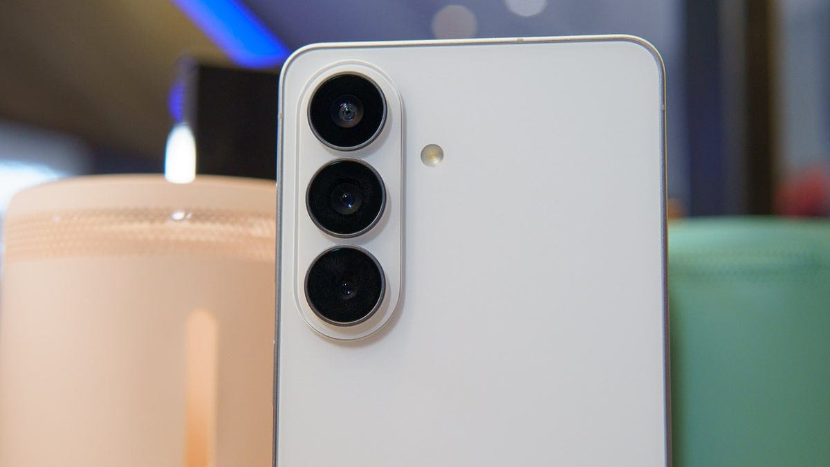 Samsung Drops Variable Aperture From Galaxy S27: Design And Cost Over Camera Ambition