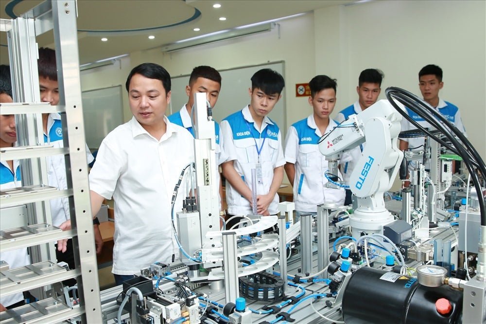 Việt Nam tái cấu trúc công nghệ chiến lược: Từ thể chế đến sản phẩm