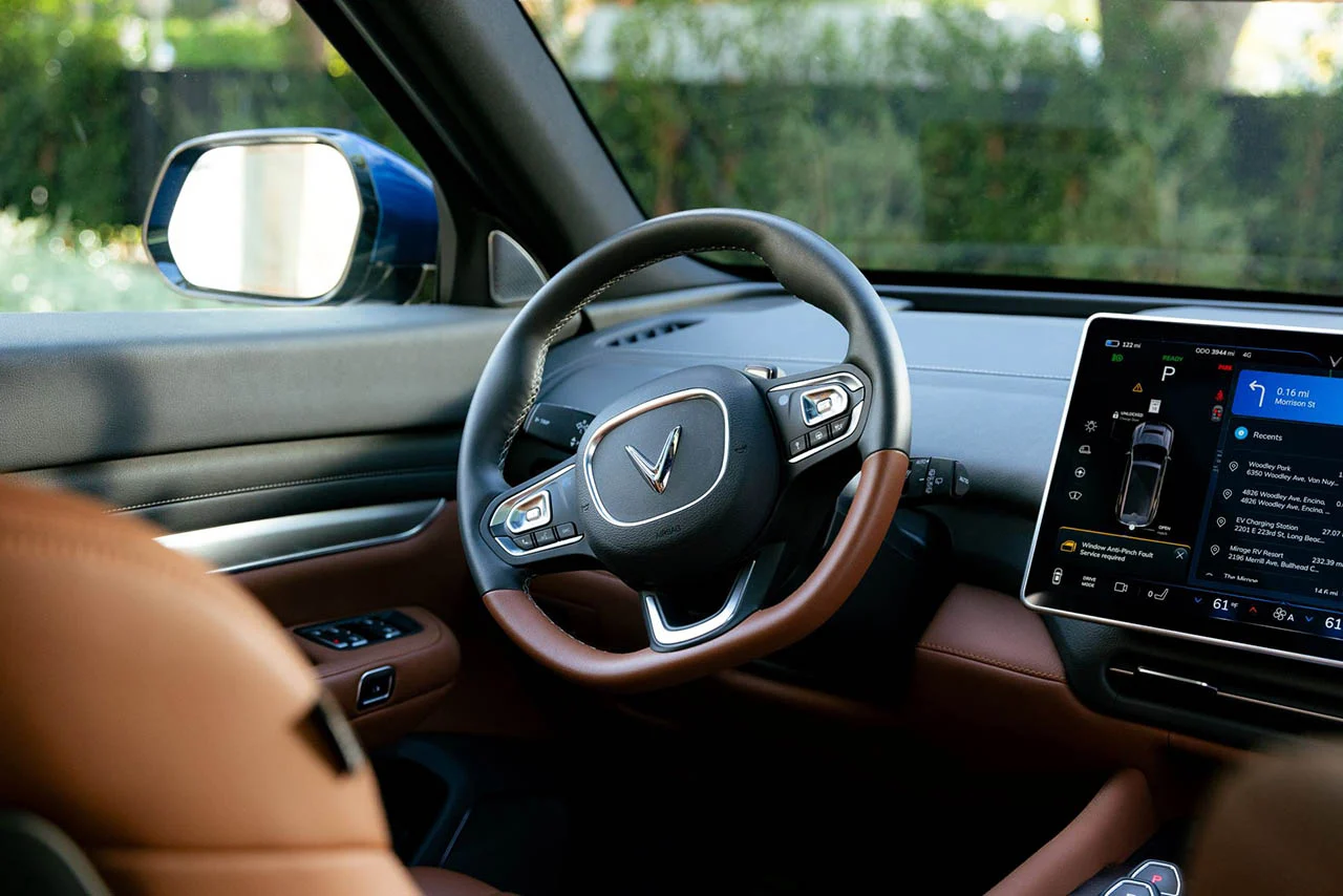 Chủ xe VinFast VF 9 và VF MPV 7: xe sang điện nhưng nuôi rẻ