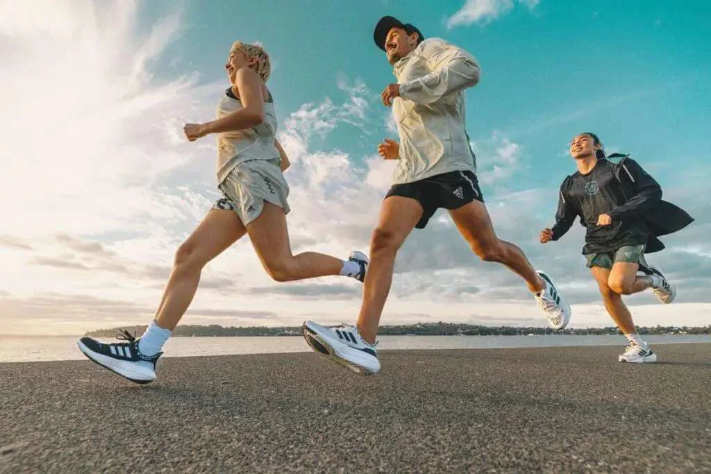 Đi bộ đốt mỡ hay đốt đường? Sự thật về chuyển hóa năng lượng