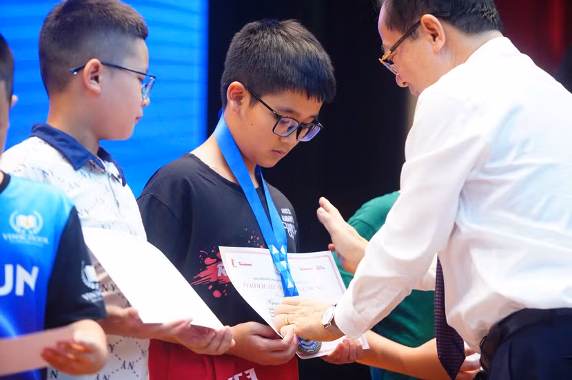 Học sinh Việt Nam tỏa sáng tại các cuộc thi học sinh đa chiều