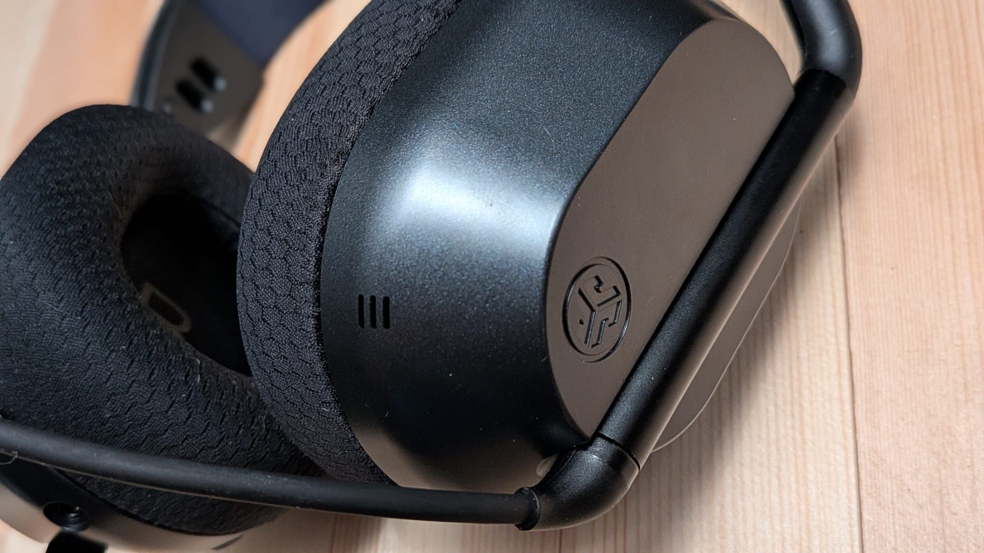 Budget Wireless Gaming Headsets: Comfort and Battery Life vs. Premium Sound