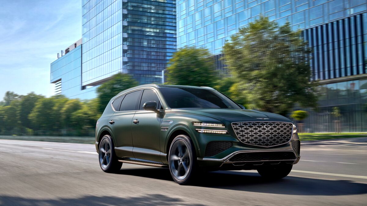 Why Hybrid Cars Are Surging—and How Gas Buyers Should React