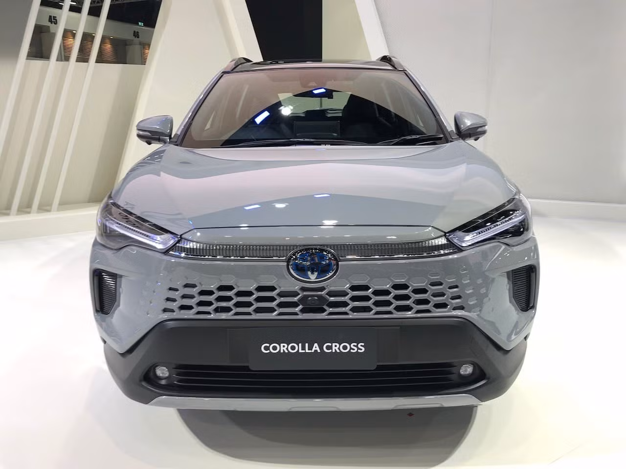 Toyota nâng cấp pin lithium-ion cho xe hybrid: người mua được gì?