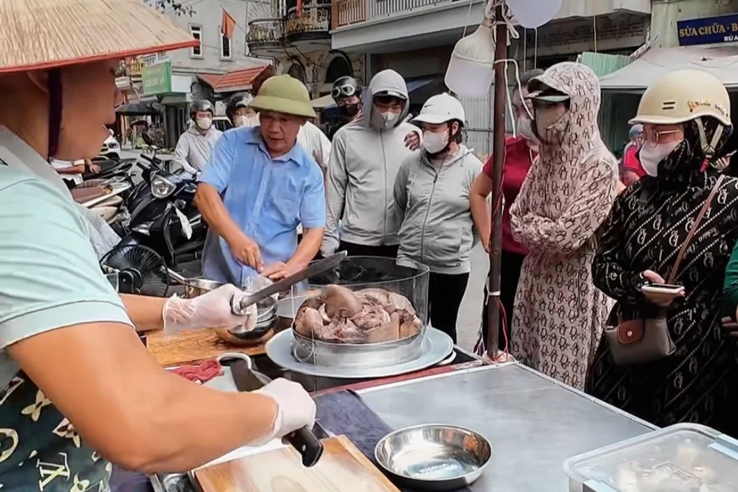 Livestream biến tiểu thương bình dân thành hiện tượng mạng xã hội