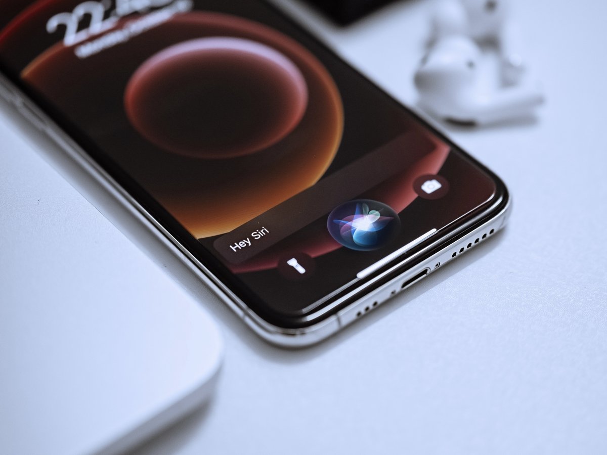Apple’s Nine-Figure Bet on Siri AI and Paid News Content