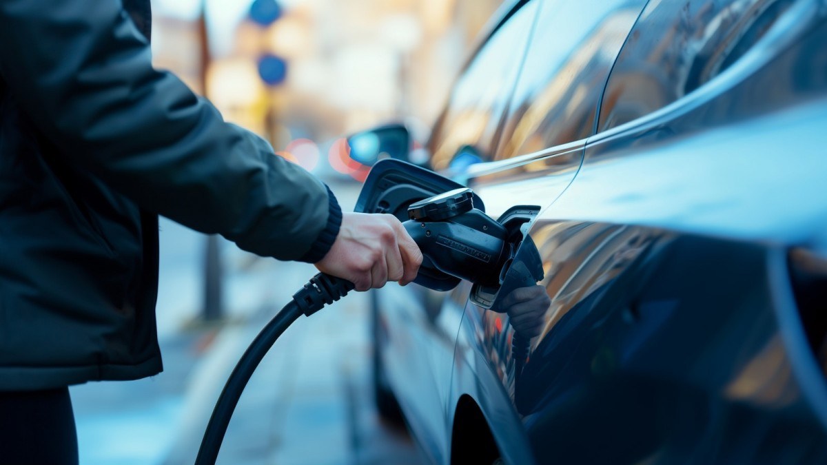 Why EV Sales Are Surging Worldwide While Drivers Turn Back to Hybrids